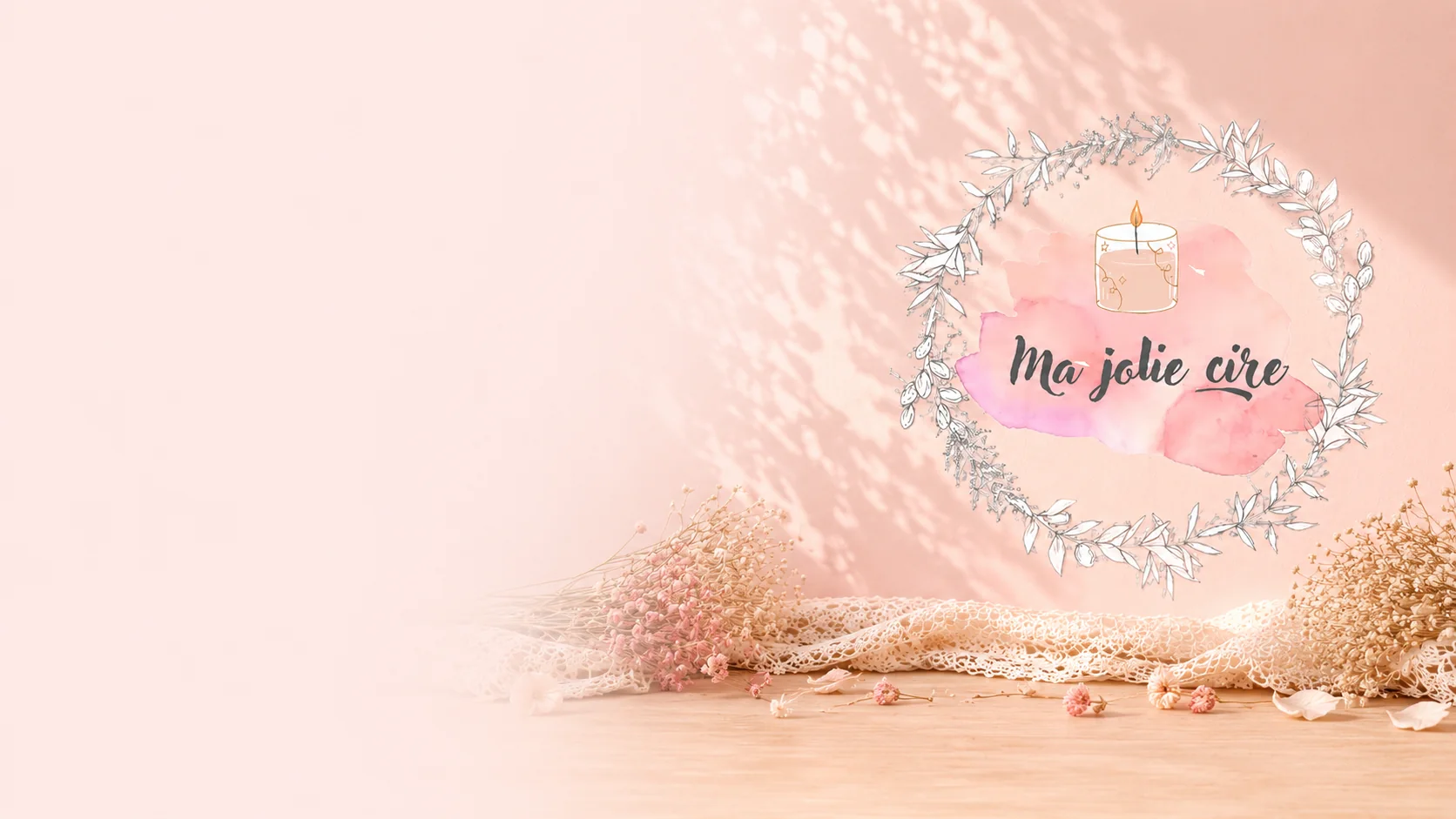 Logo Ma Jolie Cire dans une ambiance douce avec fleurs sechees et dentelle